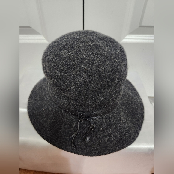 August Accessories - VINTAGE August Wool Gray Women's Hat